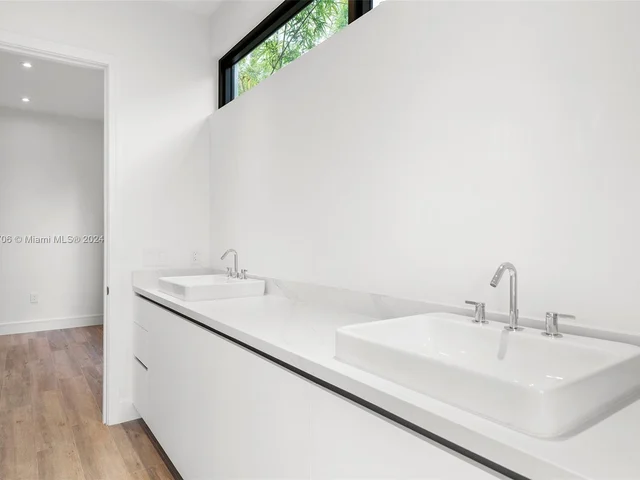 2955 Coconut Ave, Miami FL 33133