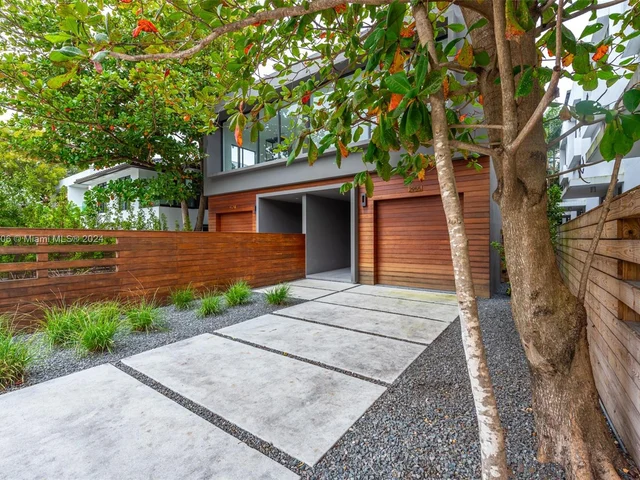 2955 Coconut Ave, Miami FL 33133