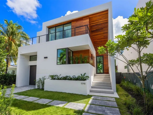 1098 N Venetian Dr, Miami FL 33139