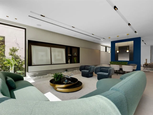 1098 N Venetian Dr, Miami FL 33139