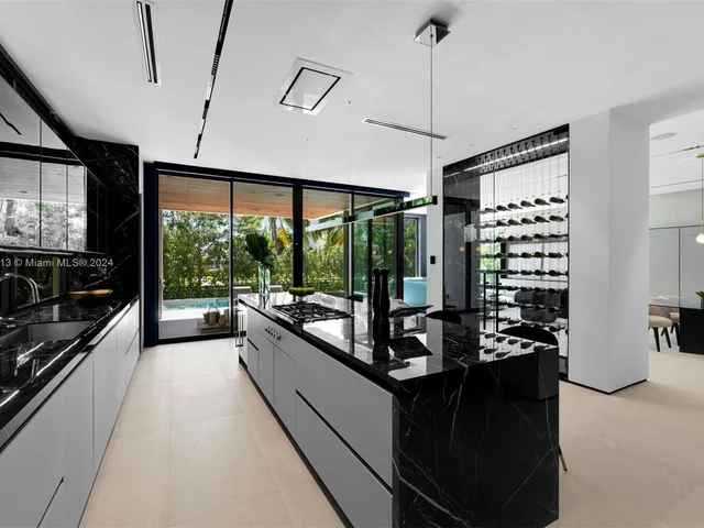 1098 N Venetian Dr, Miami FL 33139