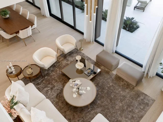 1061 N Venetian Dr, Miami FL 33139