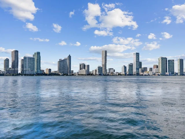 1061 N Venetian Dr, Miami FL 33139