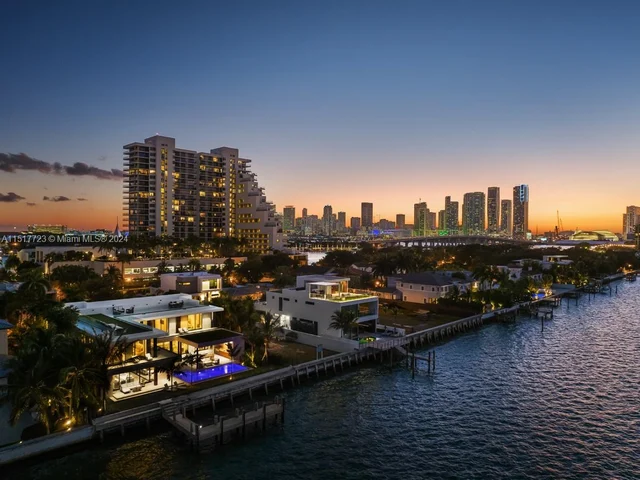 1061 N Venetian Dr, Miami FL 33139