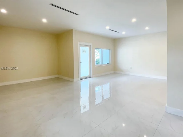 48 NW 41st St, Miami FL 33127