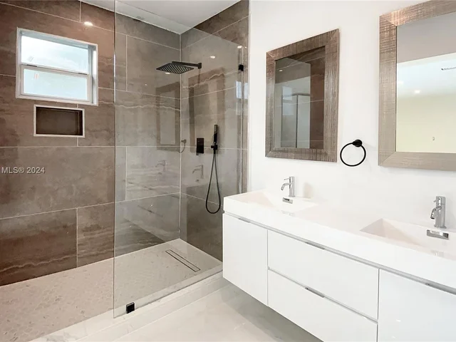 48 NW 41st St, Miami FL 33127