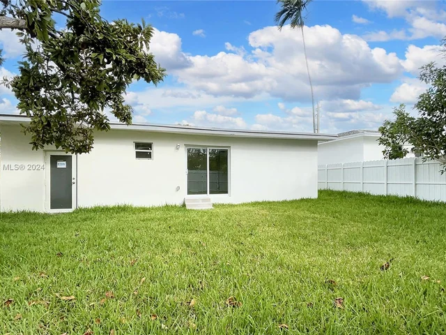 48 NW 41st St, Miami FL 33127