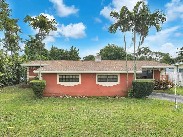 570 NE 172nd St, North Miami Beach FL 33162