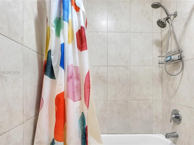 570 NE 172nd St, North Miami Beach FL 33162