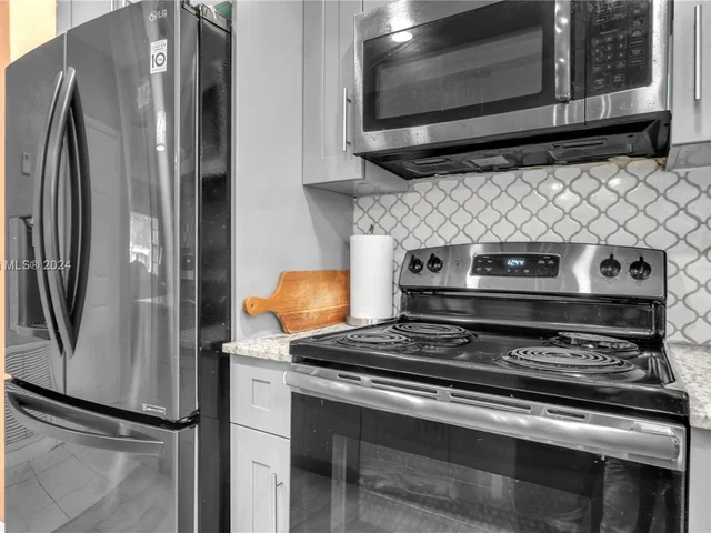 570 NE 172nd St, North Miami Beach FL 33162