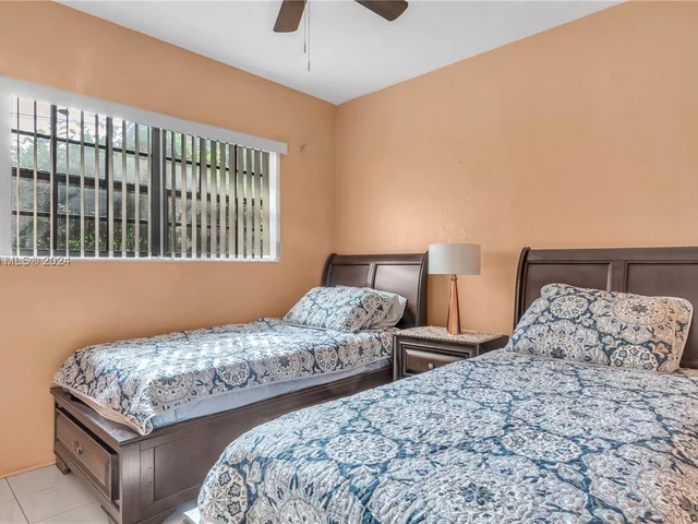 570 NE 172nd St, North Miami Beach FL 33162