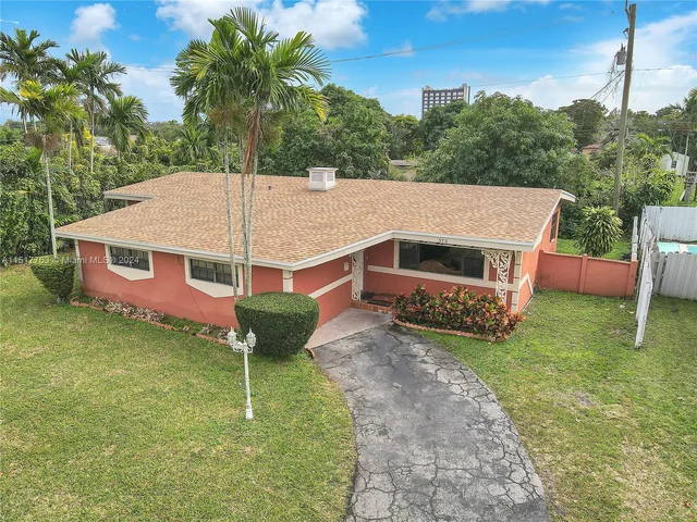 570 NE 172nd St, North Miami Beach FL 33162