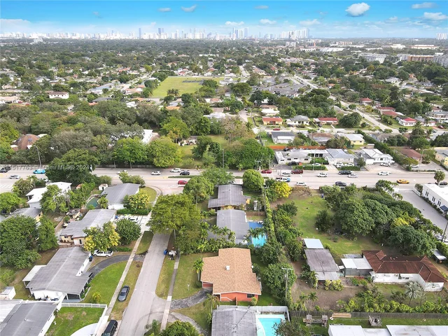 570 NE 172nd St, North Miami Beach FL 33162