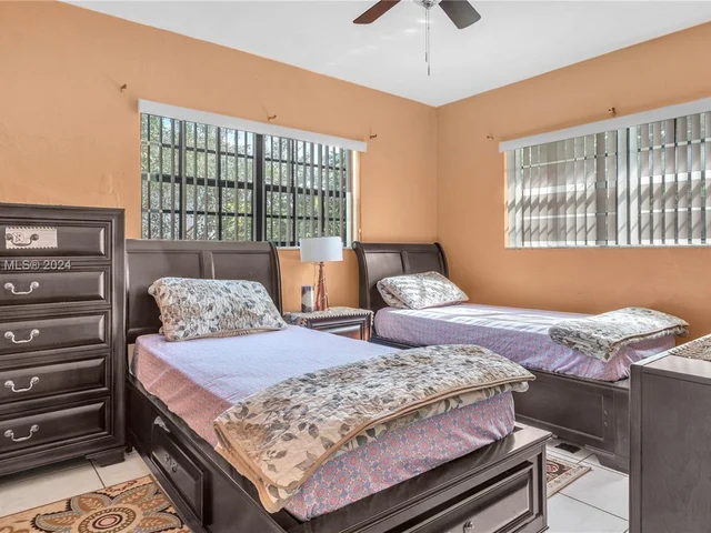 570 NE 172nd St, North Miami Beach FL 33162