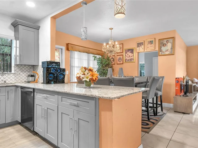 570 NE 172nd St, North Miami Beach FL 33162