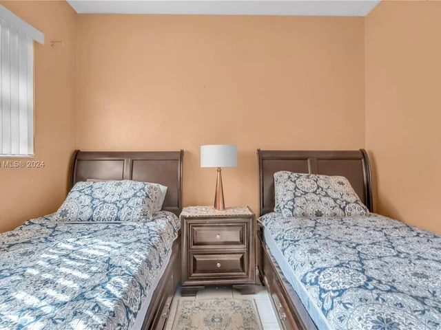 570 NE 172nd St, North Miami Beach FL 33162