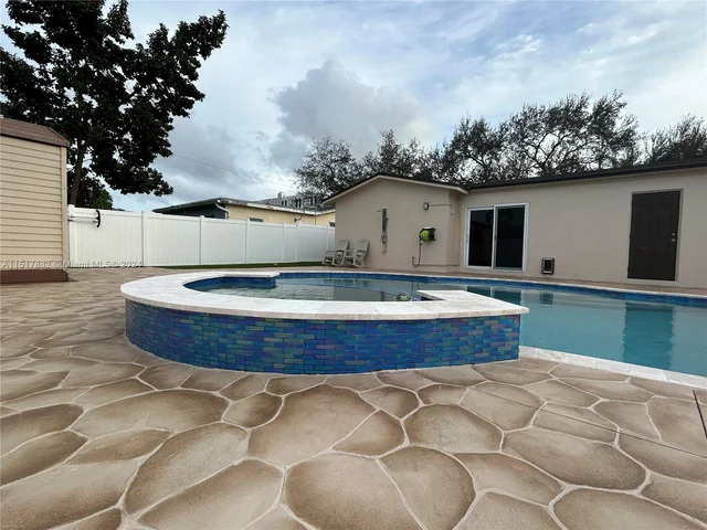 3825 Washington St, Hollywood FL 33021