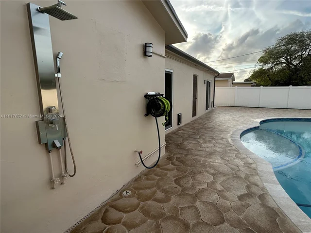 3825 Washington St, Hollywood FL 33021