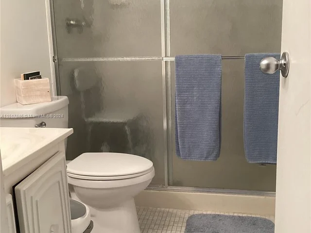 800 Parkview Dr # 819, Hallandale Beach FL 33009