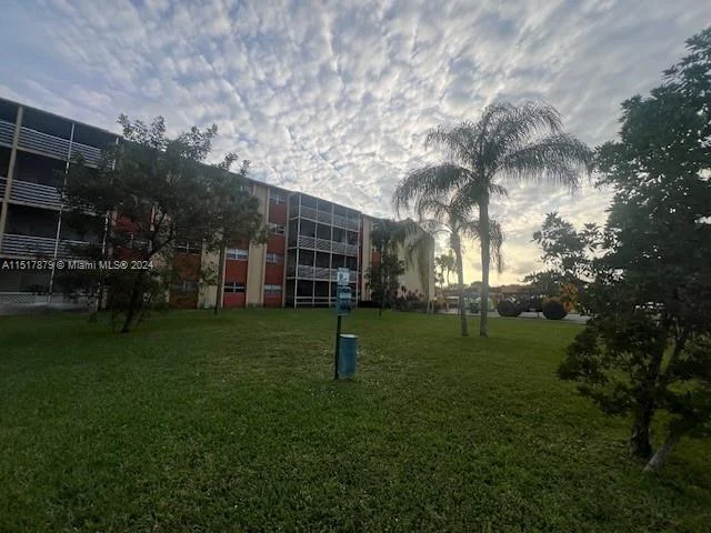 3700 NW 21st St # 410, Lauderdale Lakes FL 33311