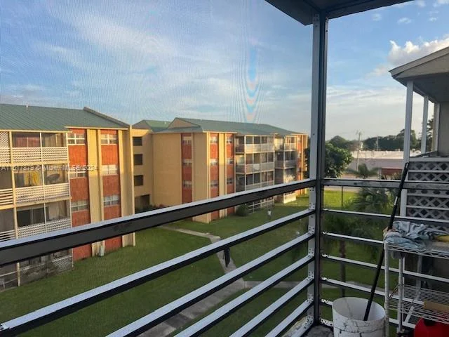 3700 NW 21st St # 410, Lauderdale Lakes FL 33311