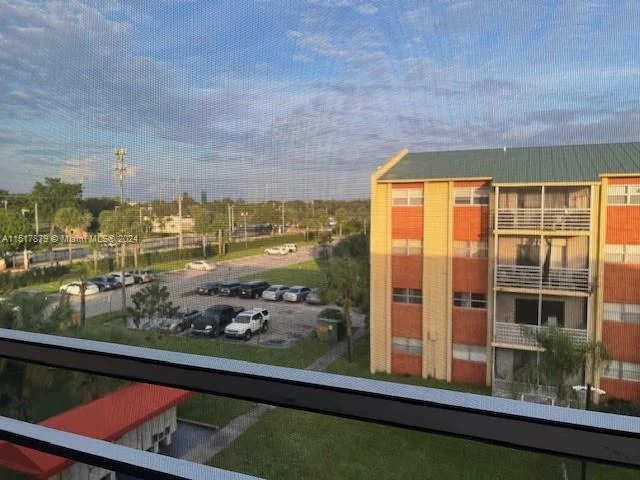 3700 NW 21st St # 410, Lauderdale Lakes FL 33311