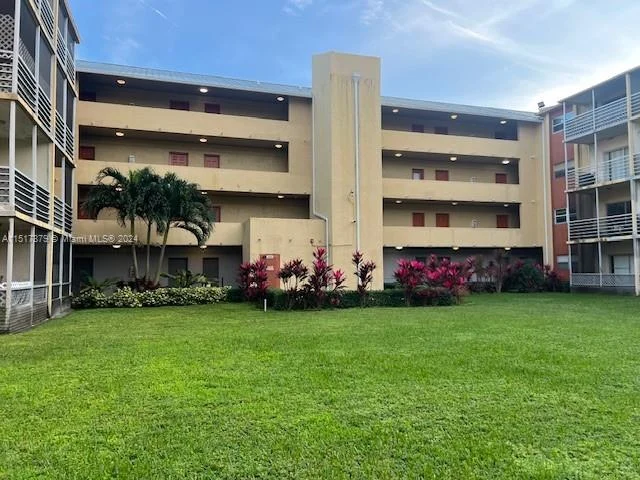3700 NW 21st St # 410, Lauderdale Lakes FL 33311