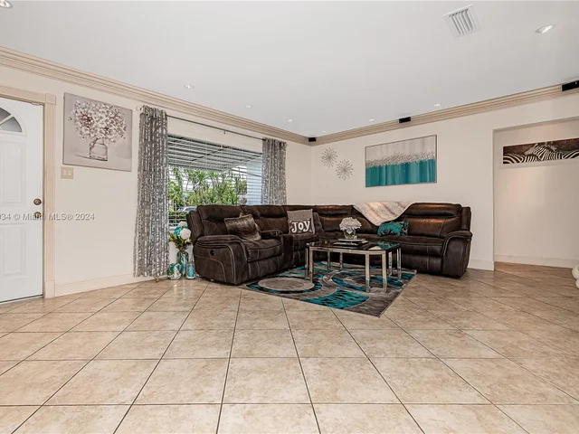 6900 NW 17th Ct, Margate FL 33063