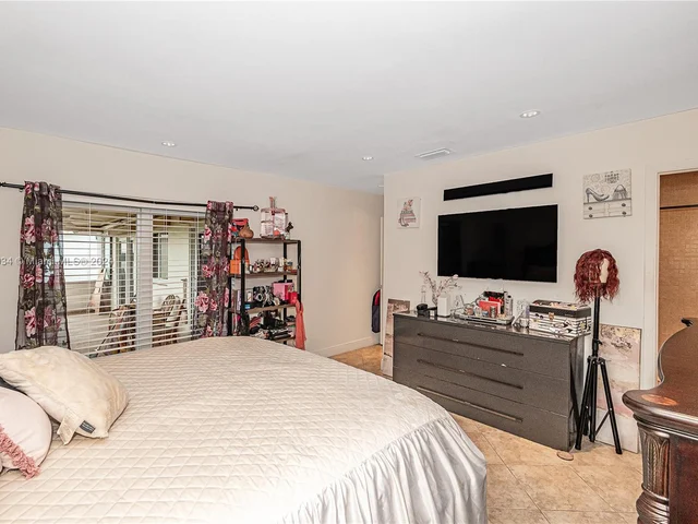 6900 NW 17th Ct, Margate FL 33063