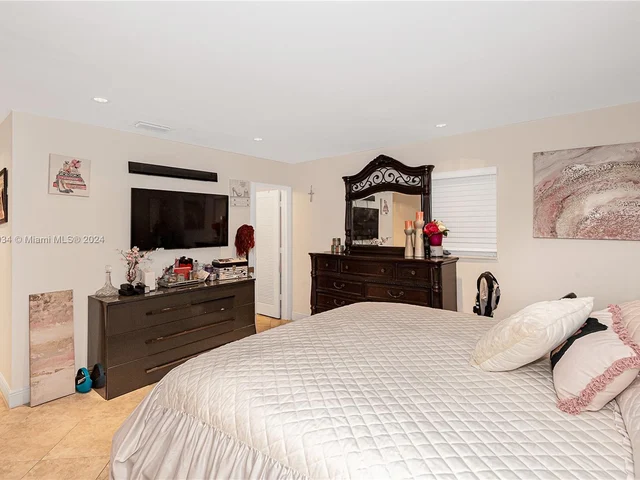 6900 NW 17th Ct, Margate FL 33063