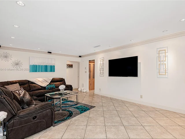 6900 NW 17th Ct, Margate FL 33063