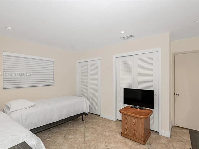 6900 NW 17th Ct, Margate FL 33063