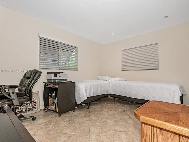 6900 NW 17th Ct, Margate FL 33063