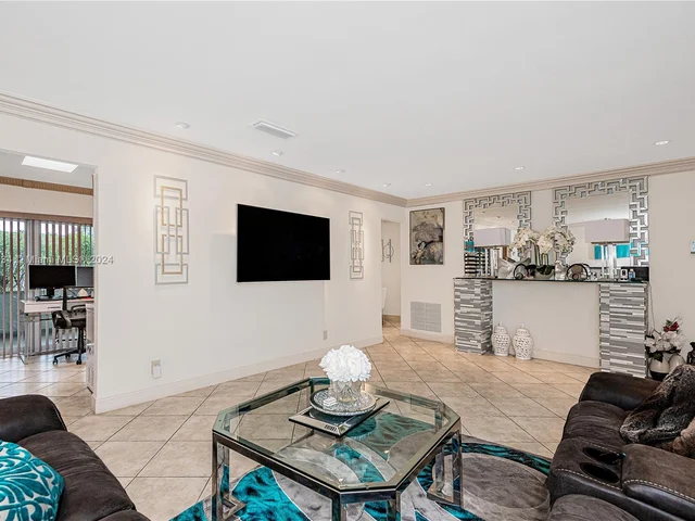 6900 NW 17th Ct, Margate FL 33063