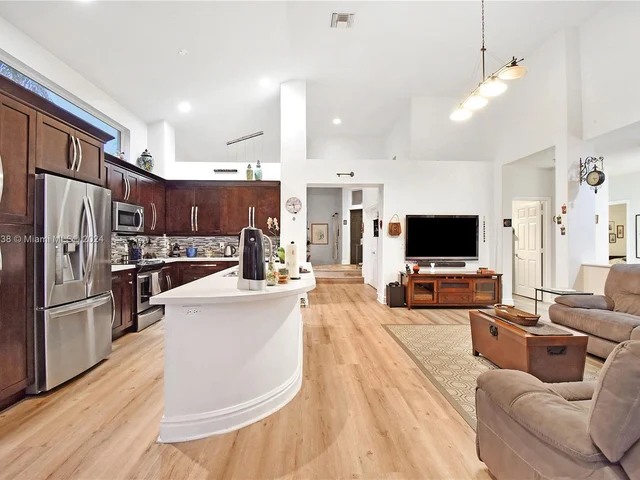 3701 N Columbus Way N, Cooper City FL 33026