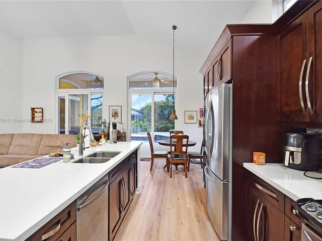 3701 N Columbus Way N, Cooper City FL 33026