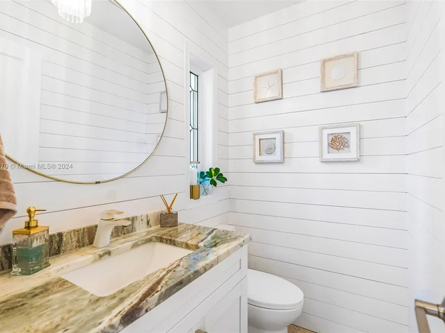 675 Ponce De Leon Dr, Fort Lauderdale FL 33316