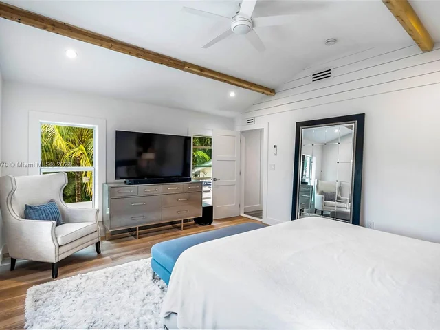 675 Ponce De Leon Dr, Fort Lauderdale FL 33316