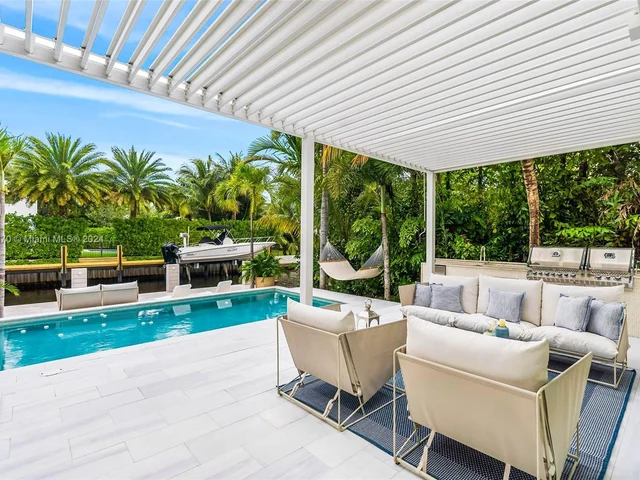 675 Ponce De Leon Dr, Fort Lauderdale FL 33316