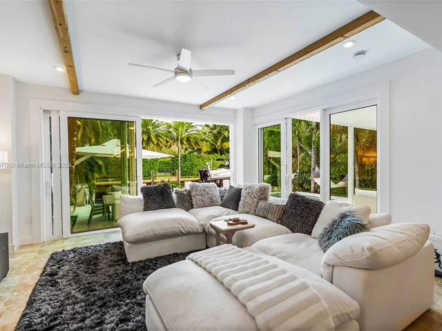 675 Ponce De Leon Dr, Fort Lauderdale FL 33316