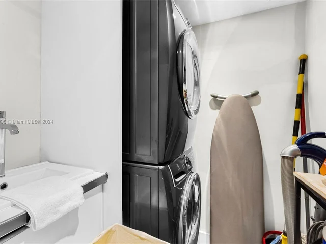 4301 Collins Ave # 705, Miami Beach FL 33140