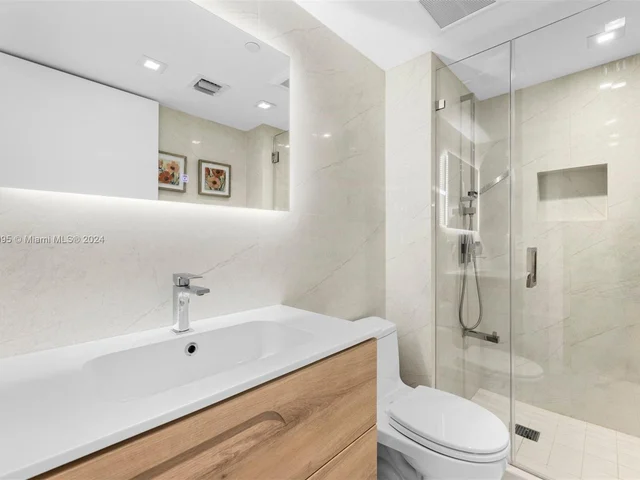 4301 Collins Ave # 705, Miami Beach FL 33140