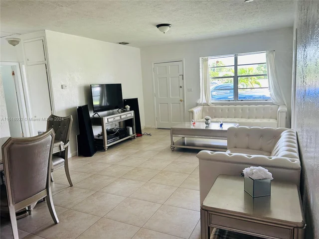 11901 SW 187th st, Miami FL 33177