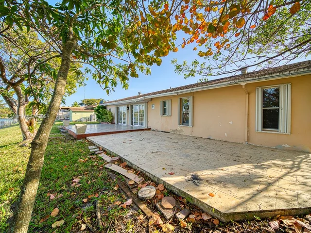 16330 SW 109th Ave, Miami FL 33157