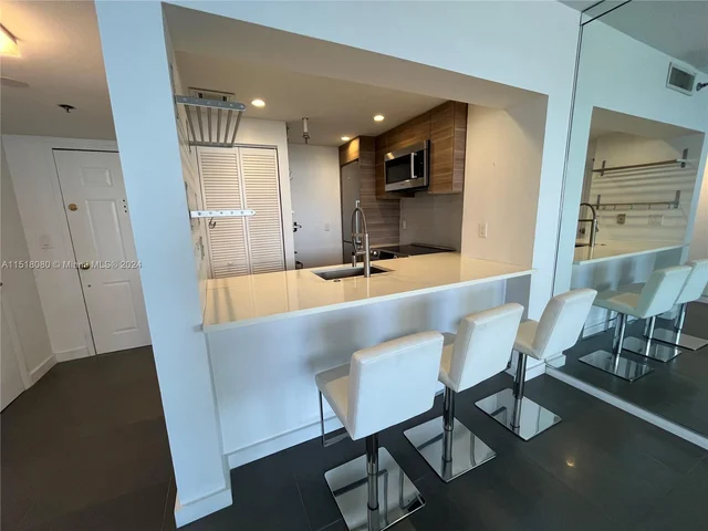 540 Brickell Key Dr # 1620, Miami FL 33131