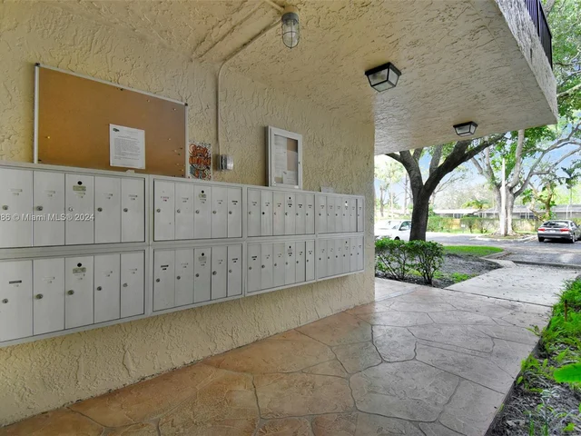 10501 W Broward Blvd # 304, Plantation FL 33324