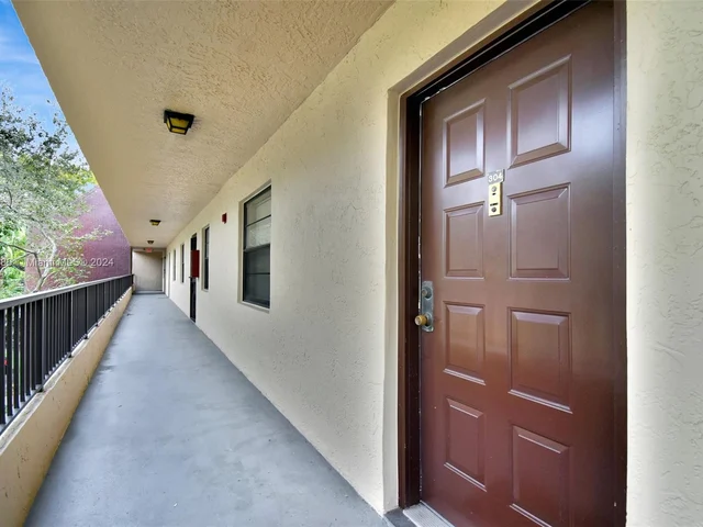 10501 W Broward Blvd # 304, Plantation FL 33324