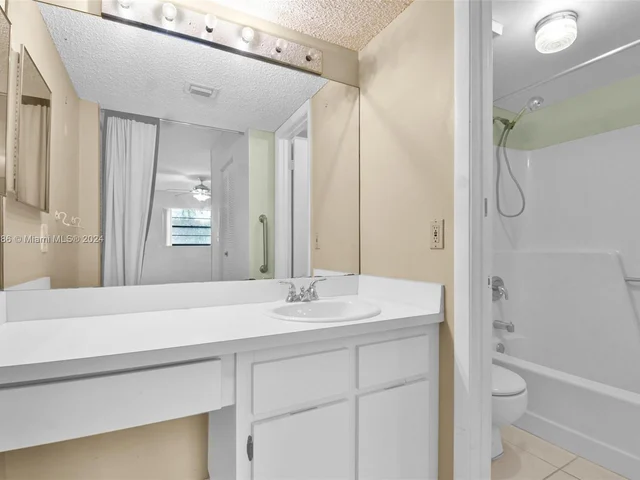 10501 W Broward Blvd # 304, Plantation FL 33324