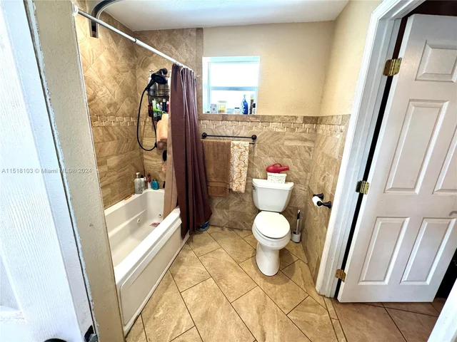 821 E 16th Pl, Hialeah FL 33010