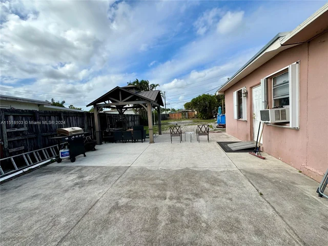 821 E 16th Pl, Hialeah FL 33010